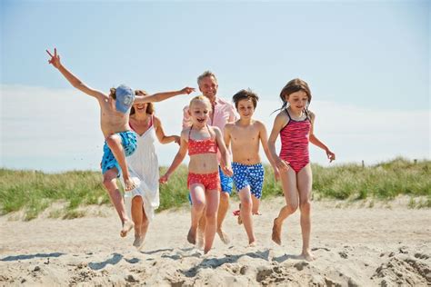 fkk für familien|Familien FKK Urlaub am Strand .